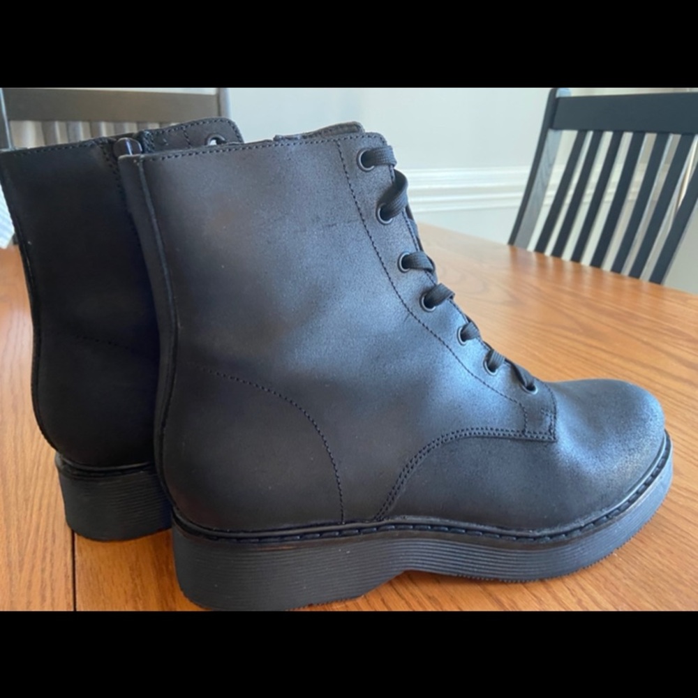 💥💥💥💥💥EUC Like New Vince Combat Boots - Picture 5 of 9